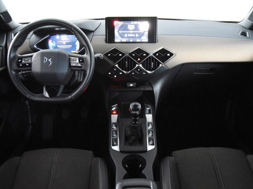 دي إس ٣ كروس باك 2025 Interior 