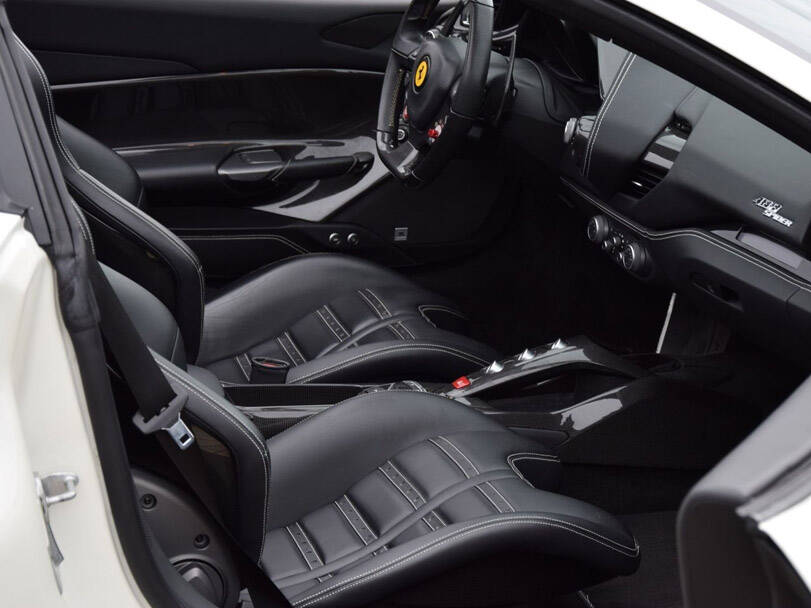 فيراري ٤٨٨ سبايدر Interior 