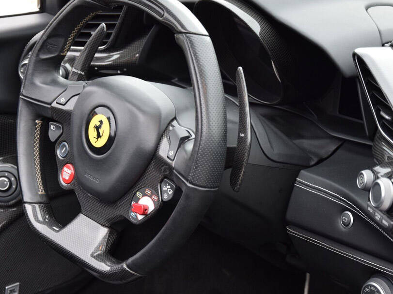 فيراري ٤٨٨ سبايدر Interior 