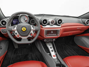 فيراري كاليفورنيا T الداخلية 