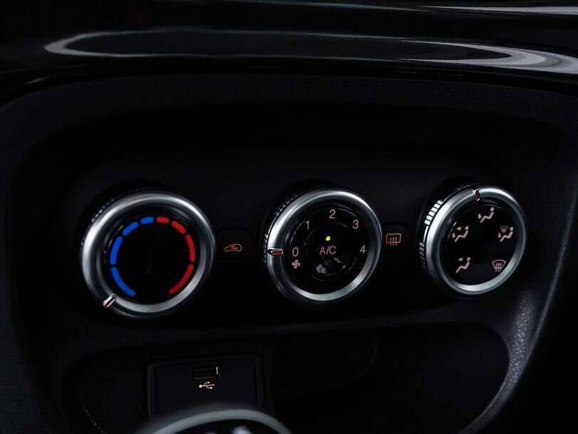 فيات ٥٠٠ إل Interior 