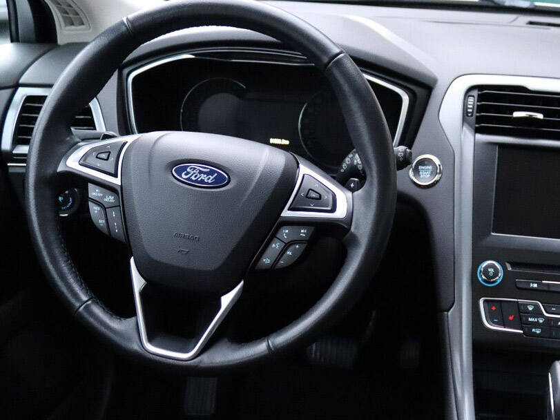 فورد مونديو الجيل الرابع Interior 