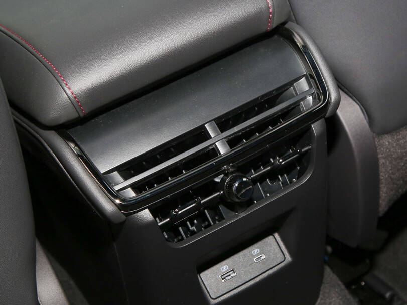 فورد مونديو 2025 Interior 