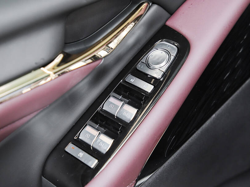 جي إيه سي M8 Interior 