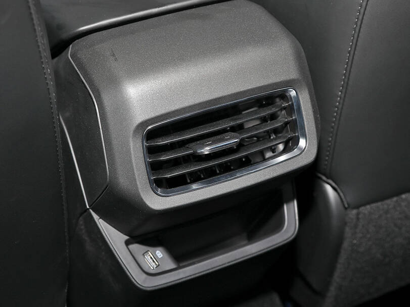 جيلي جيومتري سي 2025 Interior 