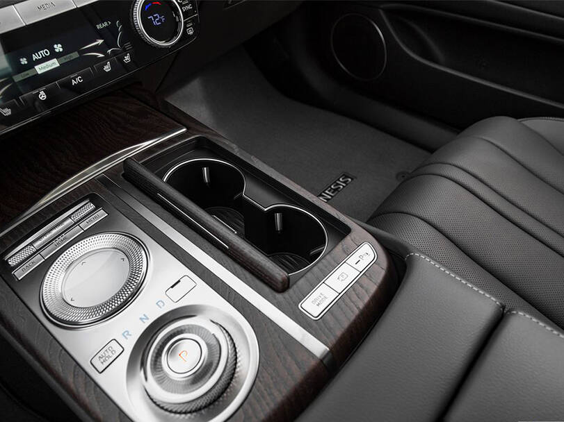 جينيسيس جي ٨٠ Interior 