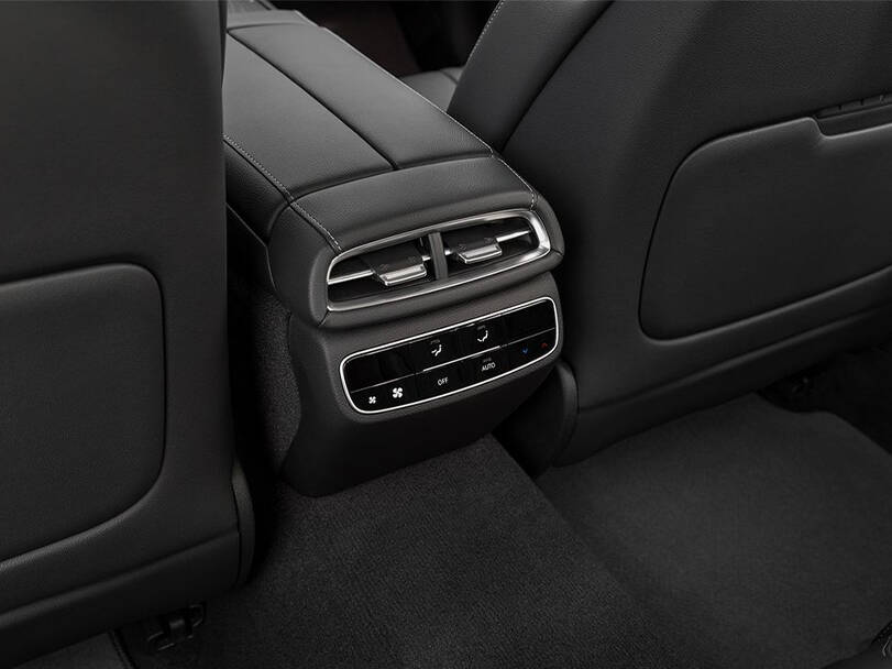 جينيسيس جي ٨٠ Interior 