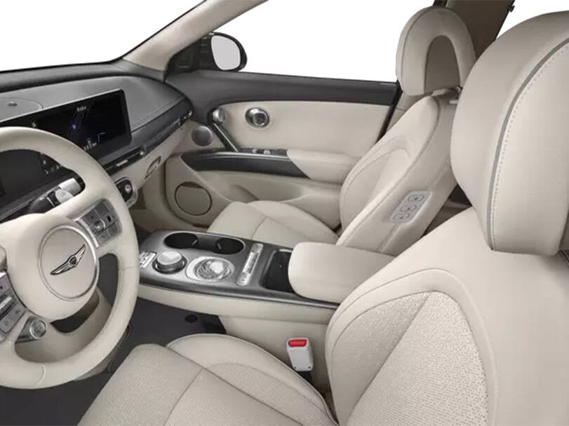 جينيسيس جي في ٦٠ Interior 