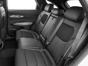 جينيسيس GV70 الداخلية 