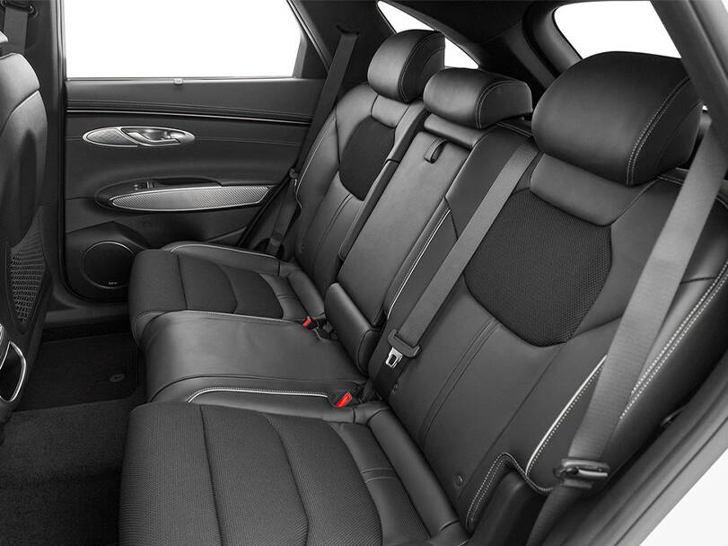 جينيسيس جي في ٧٠ Interior 