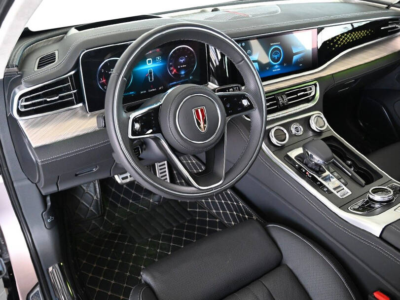 هونغتشي إتش ٩ Interior 