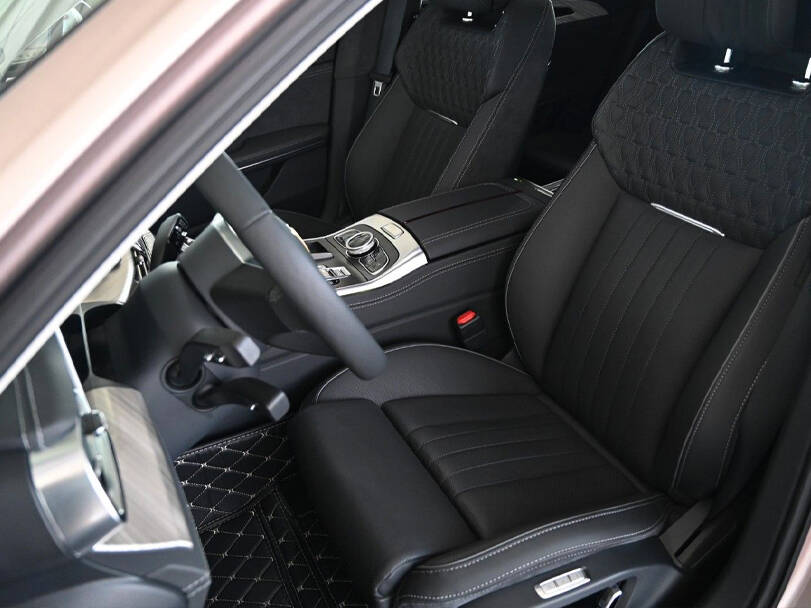 هونغتشي إتش ٩ Interior 