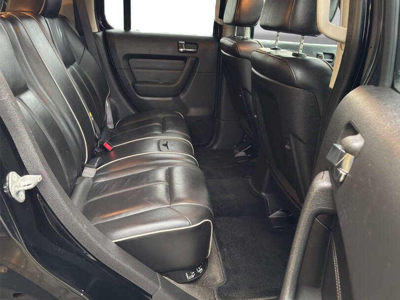 Hummer H3 Interior 