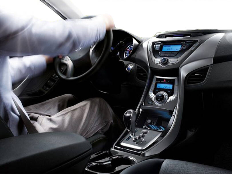 هيونداي إلنترا الجيل الخامس (MD) Interior 