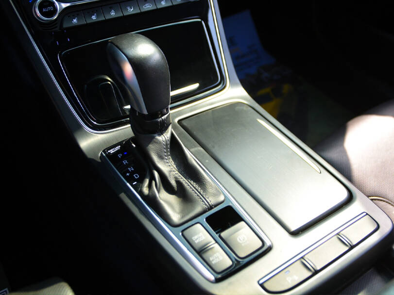 هيونداي جراندور الجيل السادس Interior 