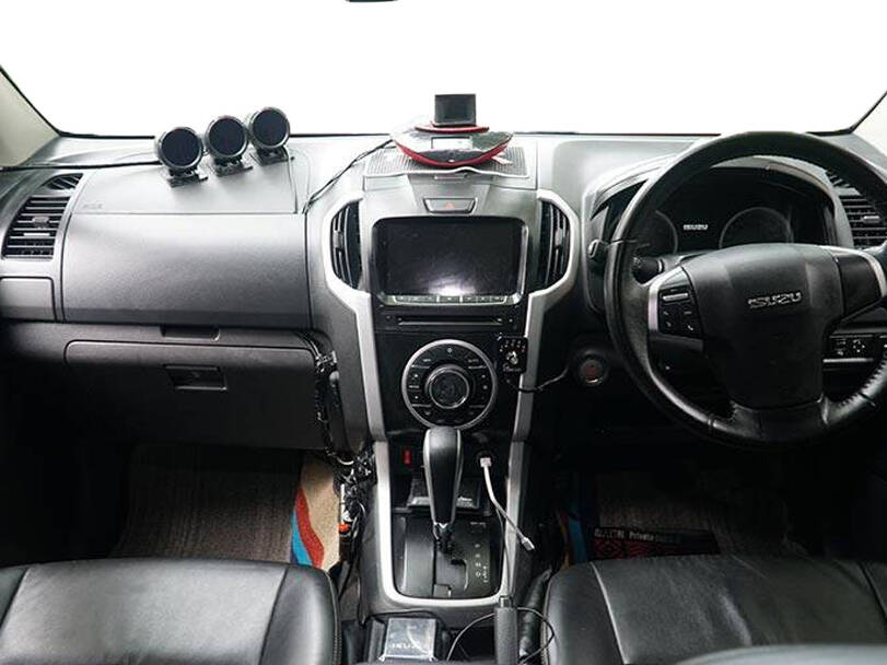 إيسوزو دي ماكس Interior 