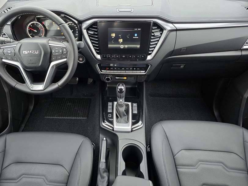 إيسوزو دي ماكس 2025 Interior 