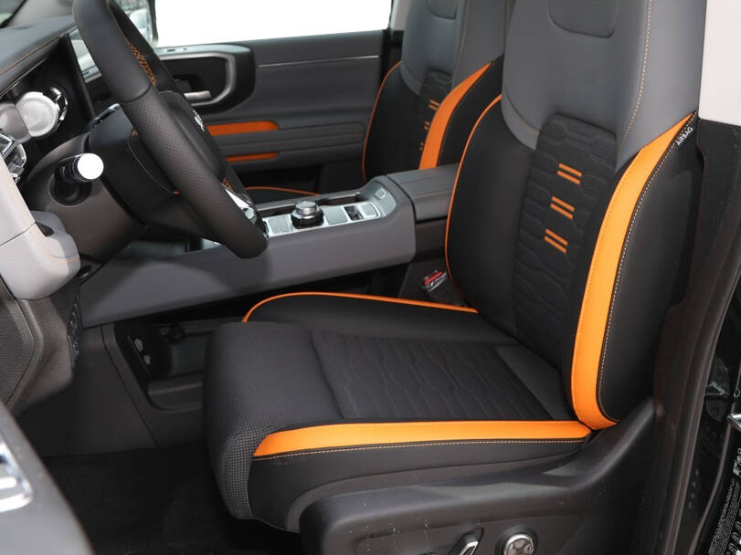 بايك بي جي ٤٠ بلس 2025 Interior 